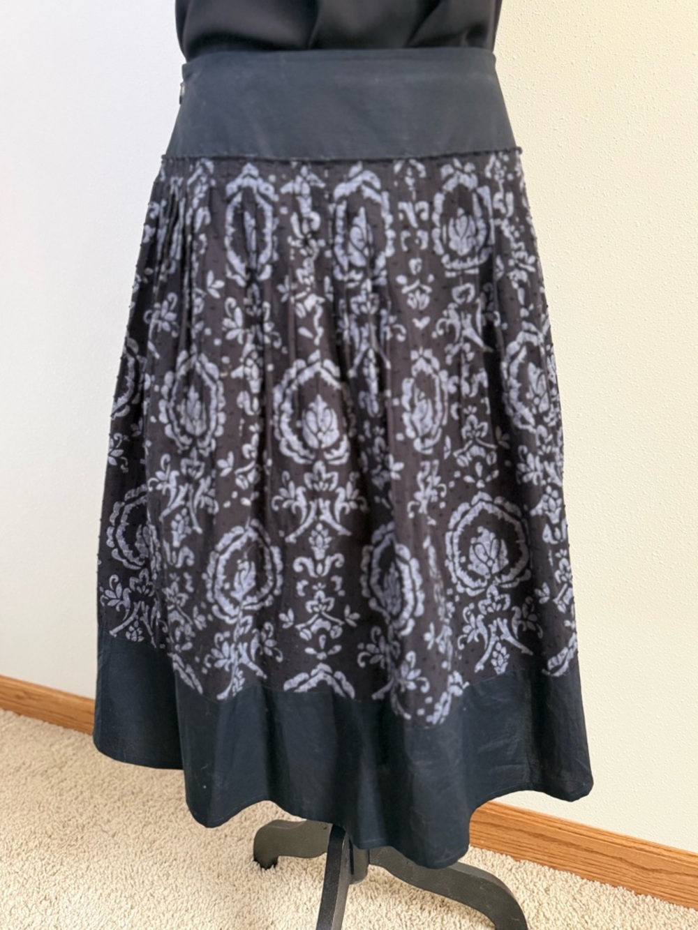 LOFT Black Gray Print Skirt Size 10 Cotton Pleated A-Line Midi - Picture 3 of 10